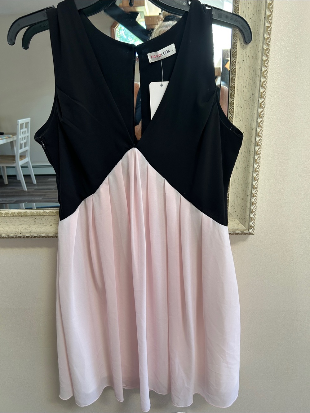 Favo look Black and Light Pink V-Neck Sleeveless Dress